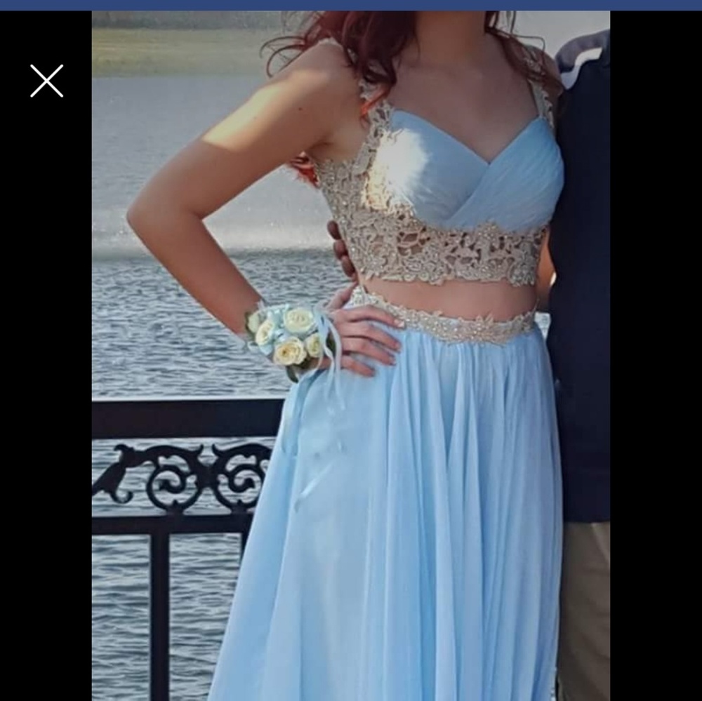 2 piece baby blue gown w/pockets